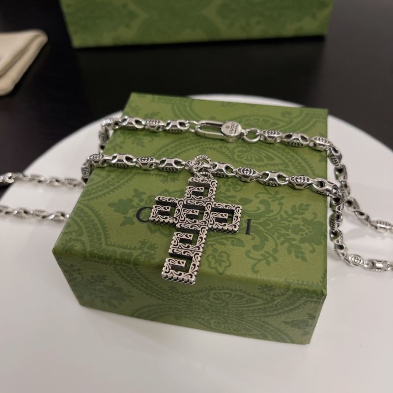 G*u*i necklaces
